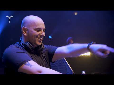 Darren Porter plays 'ReDrive - Strike' (Live at Transmission Prague 2019)