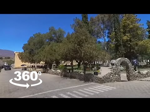 Vídeo 360 caminhando pela cidade de Cachi em Salta, Argentina.