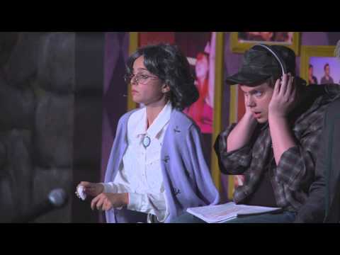 A Very Potter Senior Year – 1×09 – Dům Raddleových