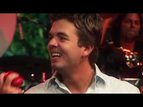 DVD Henrique & Hernane Luau Sertanejo - 06 - Machuca De Mais/É Tarde De Mais/Que Se Chama Amor