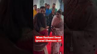 Download lagu #RashamiDesai completely ignored #ShehnaazGill at BabaSiddique’s eid party 😂 mp3 Download lagu #RashamiDesai completely ignored #ShehnaazGill at BabaSiddique’s eid party 😂 mp3