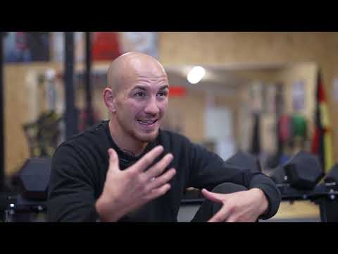 Bronzemedailliengewinner Frank Stäbler ringt mit Triathlet Jannik Schaufler