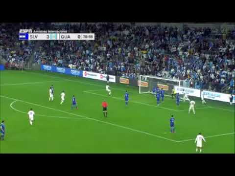 Héctor Moreira de Guatemala reacciona al final del encuentro para descontar al marcador final del am