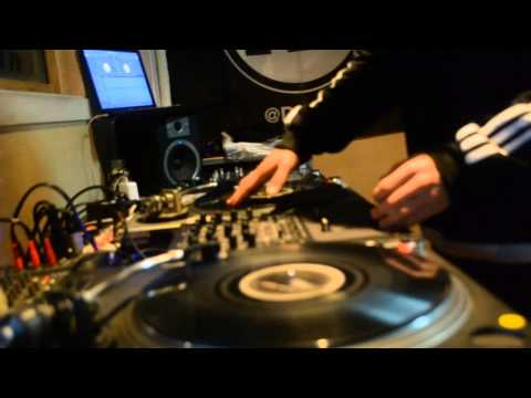 디제이티즈 (DJ Tiz) - 스크래치 x 저글링 x 믹싱 프리스타일