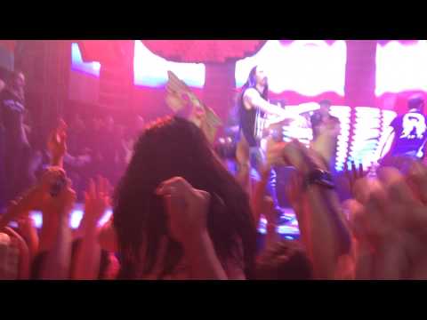 Steve Aoki Caking 4 People! (Aokify American Tour @ Shrine Expo Hallo 11-15-13)