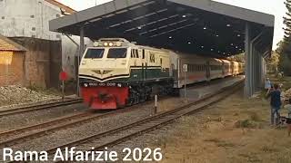 Download lagu  CC 203 95 01 Dipo induk YK di tarik KA commuterline DHOHO sore Iya gaes bukan palsu ini benaran  mp3