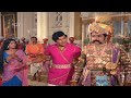 ಗಾಳಿ ಕುಲ ನೋಡಿ ಬೀಸುತ್ತ ನೀರು ಕುಲ ನೋಡಿ ಹರ