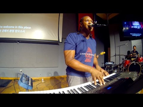Bless The Lord - Jaye Thomas (Worship Moment)