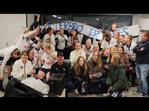 B.93 TV: Fest i omklædningsrummet i Vanløse Idrætspark efter sejren over Østerbro IF