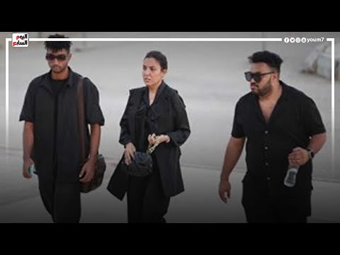 ميرفت أمين ومنه فضالي وحنان مطاوع و هبة مجدى يقدمون واجب العزاء في والد مي كساب