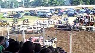 preview picture of video 'Winnebago county fair 2009 old iron Big car heat part 4 of 4'