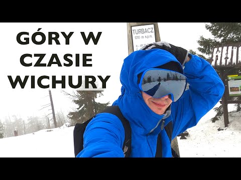 Góry zimą –  Turbacz (1310 m n.p.m.), wejście w trudnych warunkach