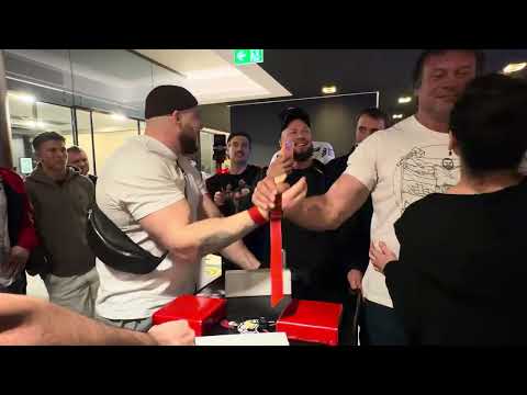 East vs west 22 after pull Devon Larratt vs Sergey Kalinichenko #devonlarrat #eastvswest 