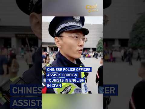 Chinese police officer assists foreign tourists in English in Xi'an #coolchina