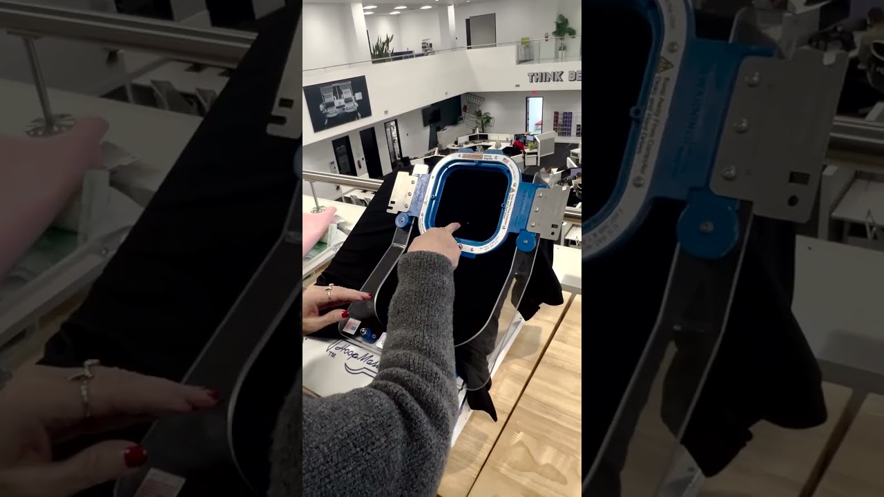 Ricamo dei loghi Ricoma sulle magliette con Janet #ricamo #abbigliamentopersonalizzato #ricamo