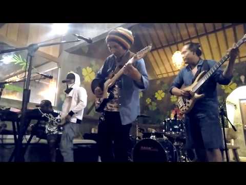 ULU ROOTS REGGAE Sound check. Live at Seaweed 1st Anniversary Canggu Bali