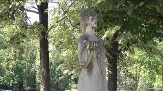preview picture of video 'Momin Prohod, Bulgaria - Maiden statues in Full 3D HD'