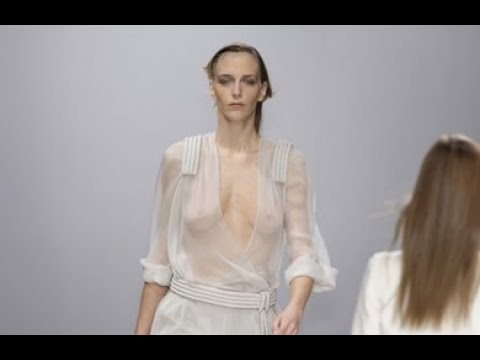 GIVENCHY Spring 2002 Paris - Fashion Channel