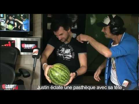 Justin éclate une pastèque avec sa tête - C'Cauet sur NRJ