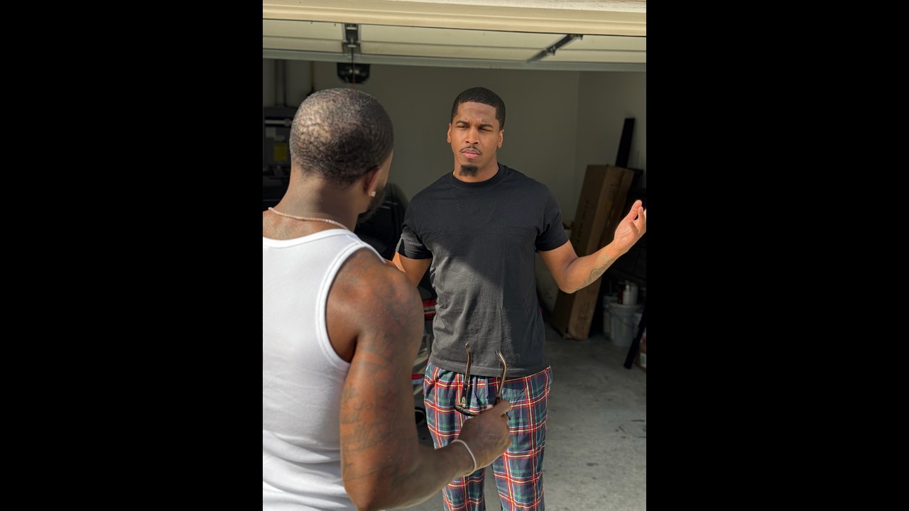 When MoMo’s boyfriend “Money” pulls up to her house while “SmOov”  is there!