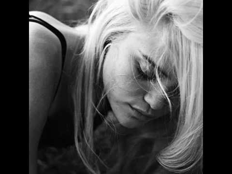 Sky Ferreira - Sad Dream (Acoustic Version)
