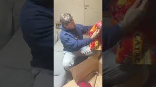 Abriendo la caja que me ha enviado Blizzard de la nueva expansión