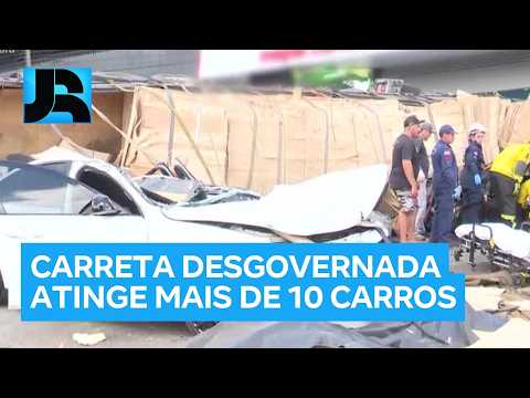 Carreta com problemas mecânicos atinge mais de 10 carros e deixa 20 feridos em Chapecó (SC)