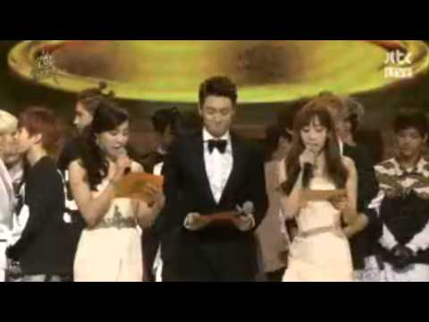 140116 #GoldenDisk Taeyeon & Tiffany MC Ending Cut