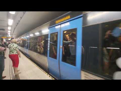 HIF - DIF | DIF supporters in tunnelbana