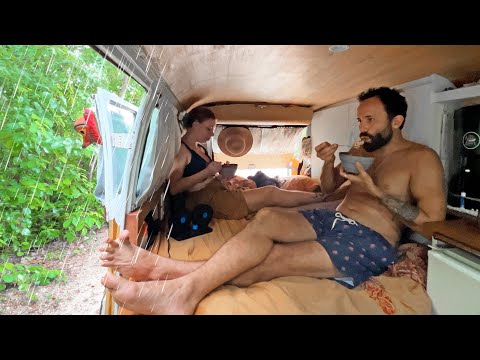 Life in the car during a storm in Mexico 🇲🇽