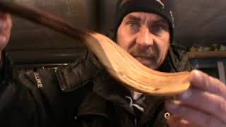 ЛОПАТКА ДЛЯ ЖАРКИ МЯСО СВОИМИ  РУКАМИ.

Сегодня очередная лопатка у меня на обзоре, делаем, шлифуем, и 
делаем пропитку. В этот раз не обычная идея выполнить лопатку. но 
как показалось не плохая идея и отличная