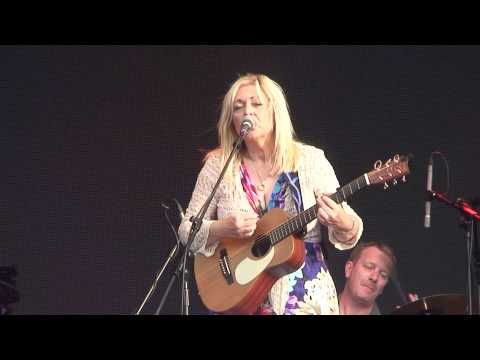 Sally Barker sings 'To Love Somebody' supporting Tom Jones at Northampton CC