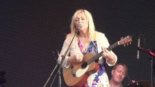 Sally Barker sings 'To Love Somebody' supporting Tom Jones at Northampton CC