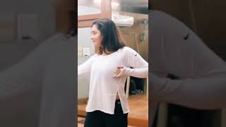 Download lagu Rashami Desai Dancing #jlo mp3