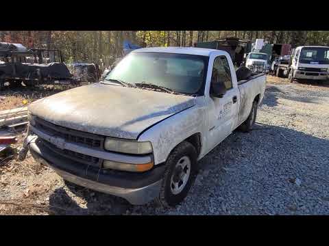 2000 2001 Chevy W/T 1500 walkaround.   junker pov 4.8 v8 vortec    million miles.