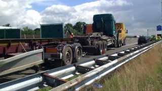 preview picture of video 'Vrachtwagencombinatie van ruim 25 meter gekanteld op de A28 bij Hoogeveen deel 2'