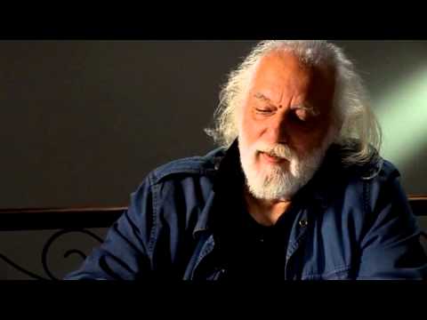 O  [[#Διονύσης Φωτόπουλος#]] μιλάει για το επάγγελμα του σκηνογράφου ενδυματολόγου και τις συνθήκες της δουλειάς του.