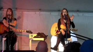 Chely Wright tells funny story and sings  "Something Positive"