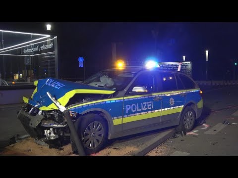 Polizeiwagen auf Alarmfahrt kollidiert mit über rot fahrenden PKW in Bonn am 06.05.18 + O-Ton