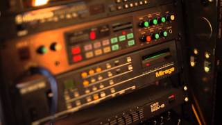 Video thumbnail for Machine Love: Lauer - Esoniq Mirage DMS-8 by Resident Advisor