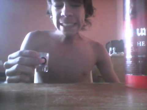 Uns Golin de Absinto eu tomo !! deu um grau rsrsrs