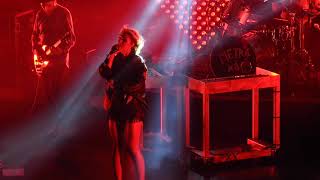 2015 11 01 Metric - Celebrate