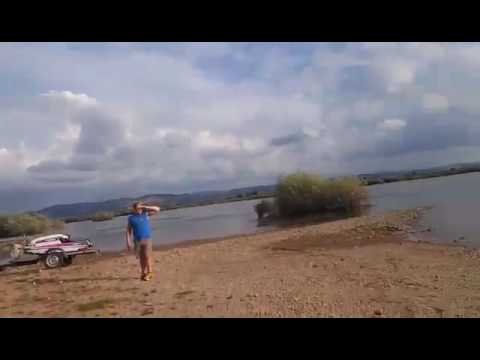 Un avion ultraușor cu un pasager la bord a aterizat forțat  în lacul de acumulare Tileagd.