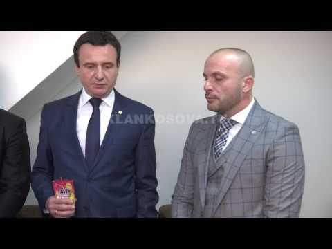 Kurti pritet me lule ne Lipjan - 29.05.2017 - Klan Kosova