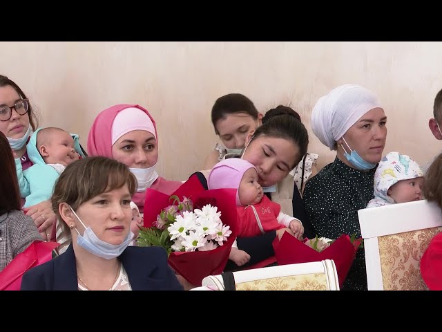 В Нурлатском районе продолжается акция «Подарок новорожденному»