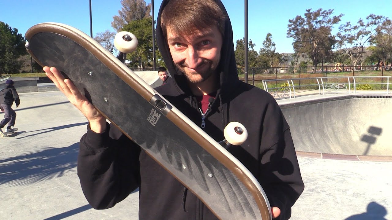 Planchando con la tabla de la Wii del 'Tony Hawk Ride'