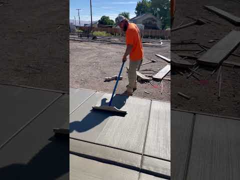 It’s all in the broom.(Wait for the end.) #broomfinish #concrete #cement #construction