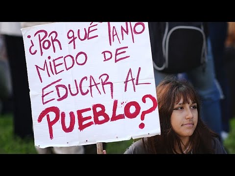 Tausende demonstrieren vor dem Kongress in Buenos Aires und lehnen das Veto von Milei ab