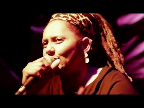 LA FILLE D'ERNEST - La vie na très belle - Buffalo woman