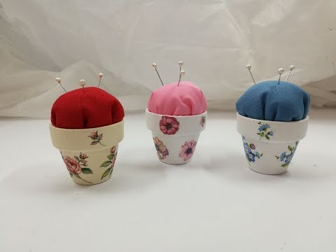 Recuerdos para bodas y comuniones, alfileteros hechos con macetas